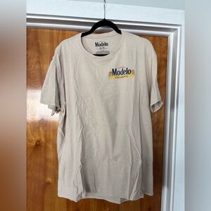 Modelo Beige Short Sleeve Tee